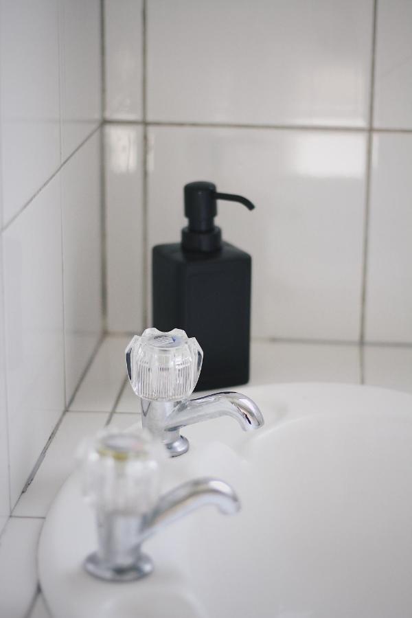 Hugo & Carters Backpackers & Motel Tauranga Kültér fotó A soap dispenser